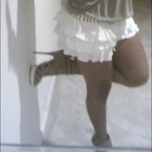 Adorable Ruffle shorts‼️These babies move with you